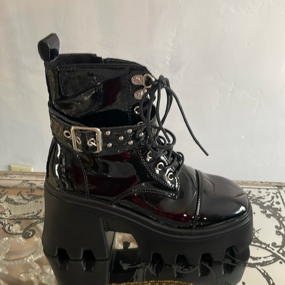 Cute women chuncky boots